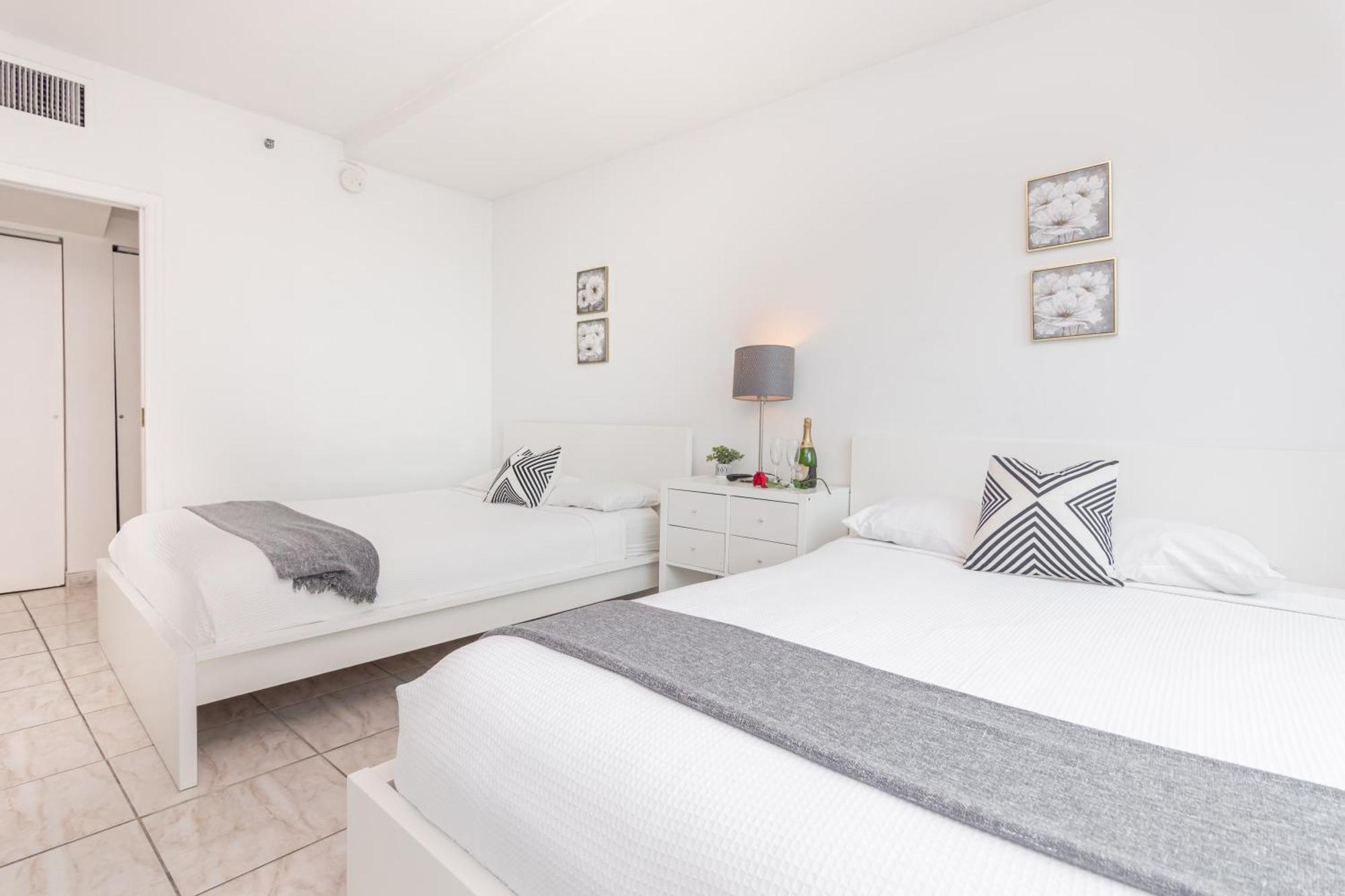 ميامي بيتش Girasole Suites الغرفة الصورة